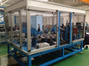 9 Maquina para la fabricación de bisagras de tamaño para el sector de Automoción